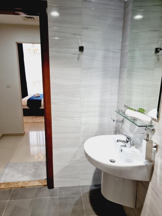 Dunya Tower Luxury And 2 Min Walk To Dubai Mall And Burj Khalifa In Heart Of Downtown Exterior photo