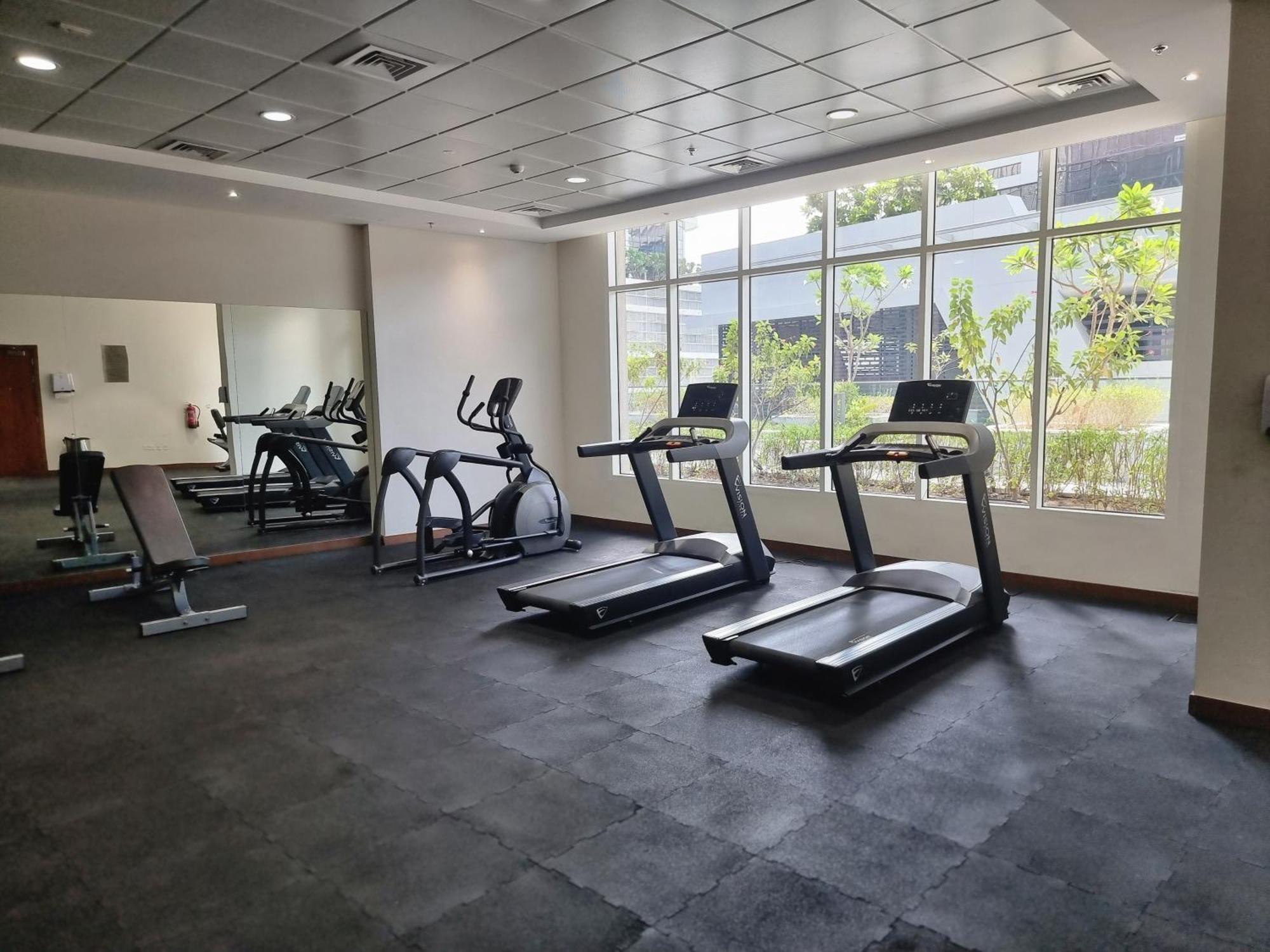 Dunya Tower Luxury And 2 Min Walk To Dubai Mall And Burj Khalifa In Heart Of Downtown Exterior photo